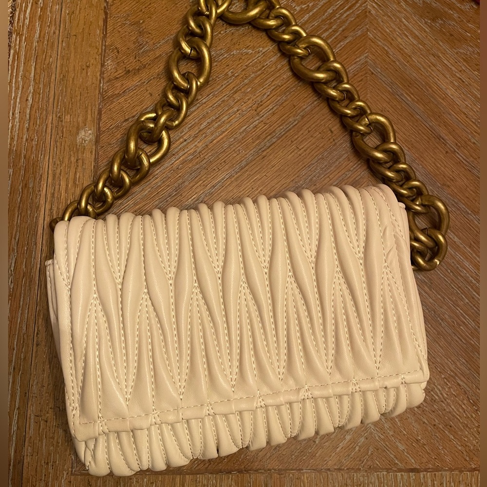 Quilted purse with gold chain, like new